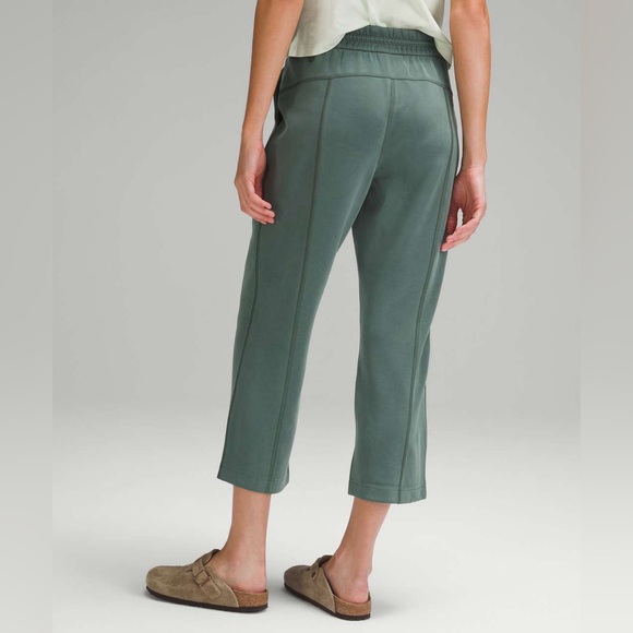 Lululemon‎ Softstreme High-Rise Straight-Leg Cropped Pant
Dark Forest 10 - Picture 1 of 10